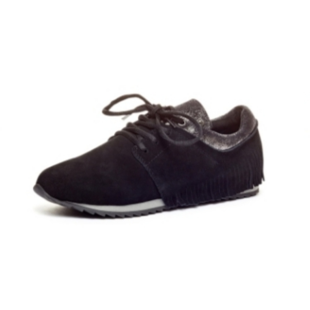 Yellow box shoe Lakota color black